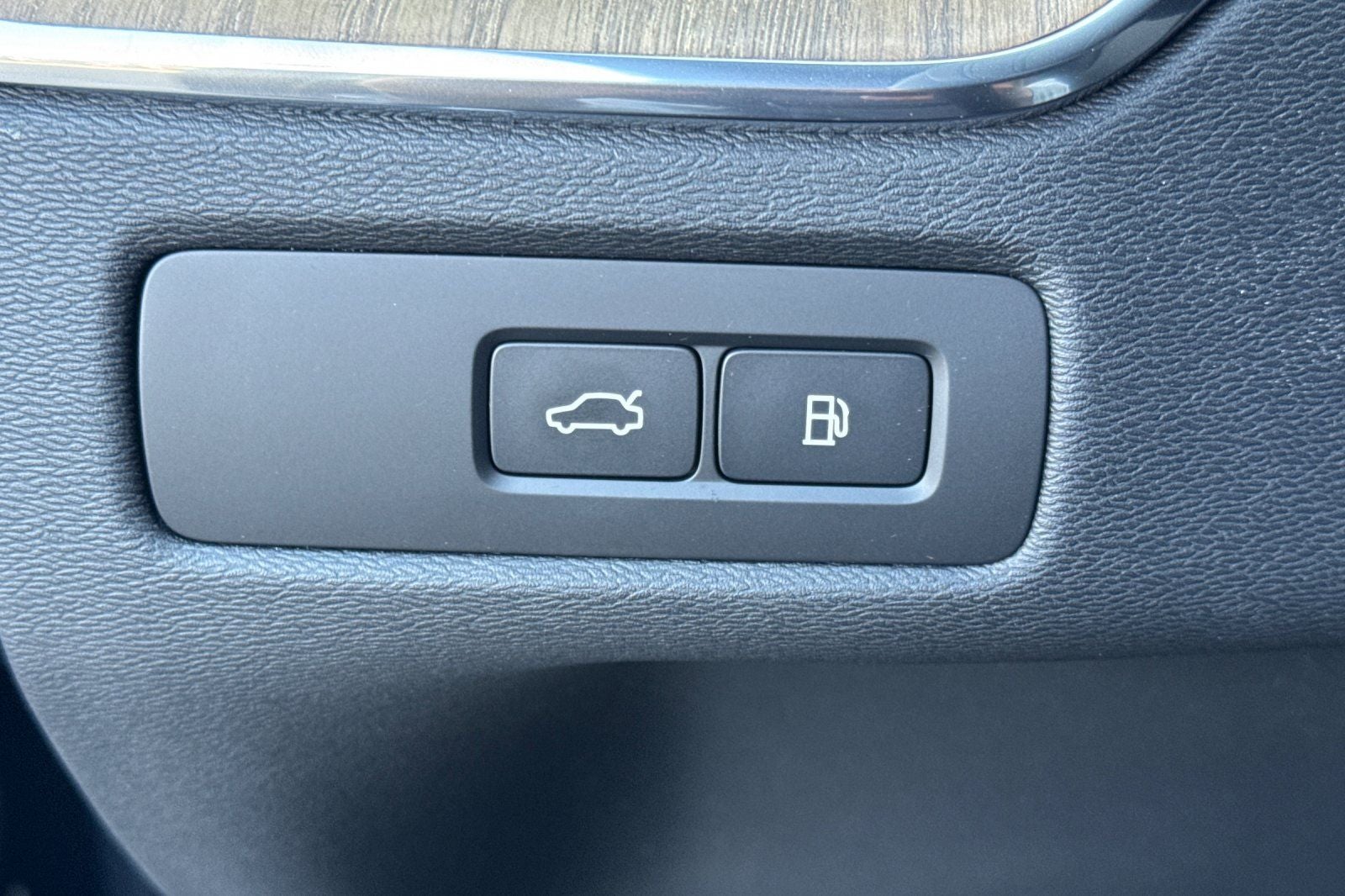 2026 Volvo XC60 Plug-In Hybrid T8 Plus
