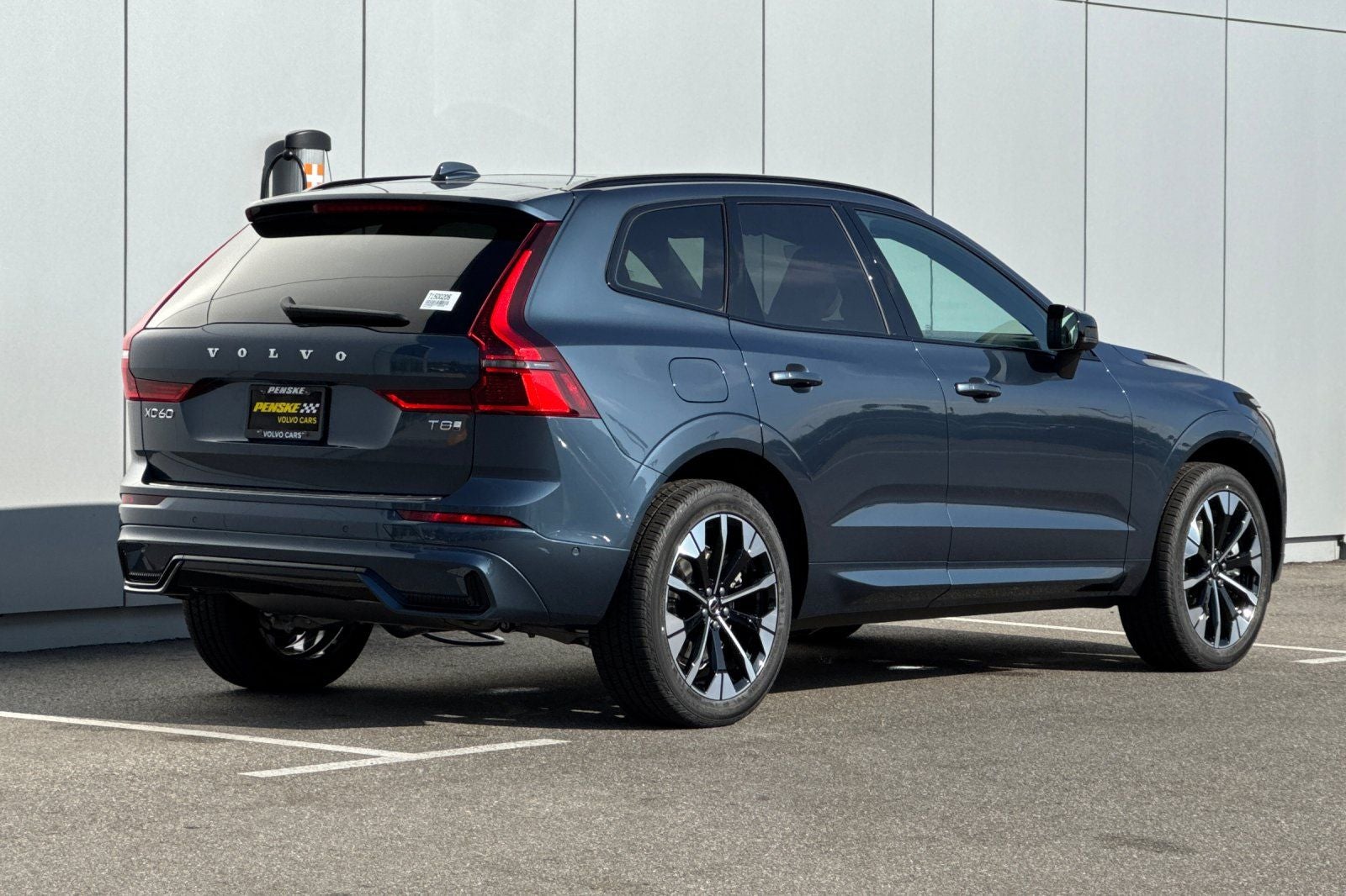 2026 Volvo XC60 Plug-In Hybrid T8 Plus