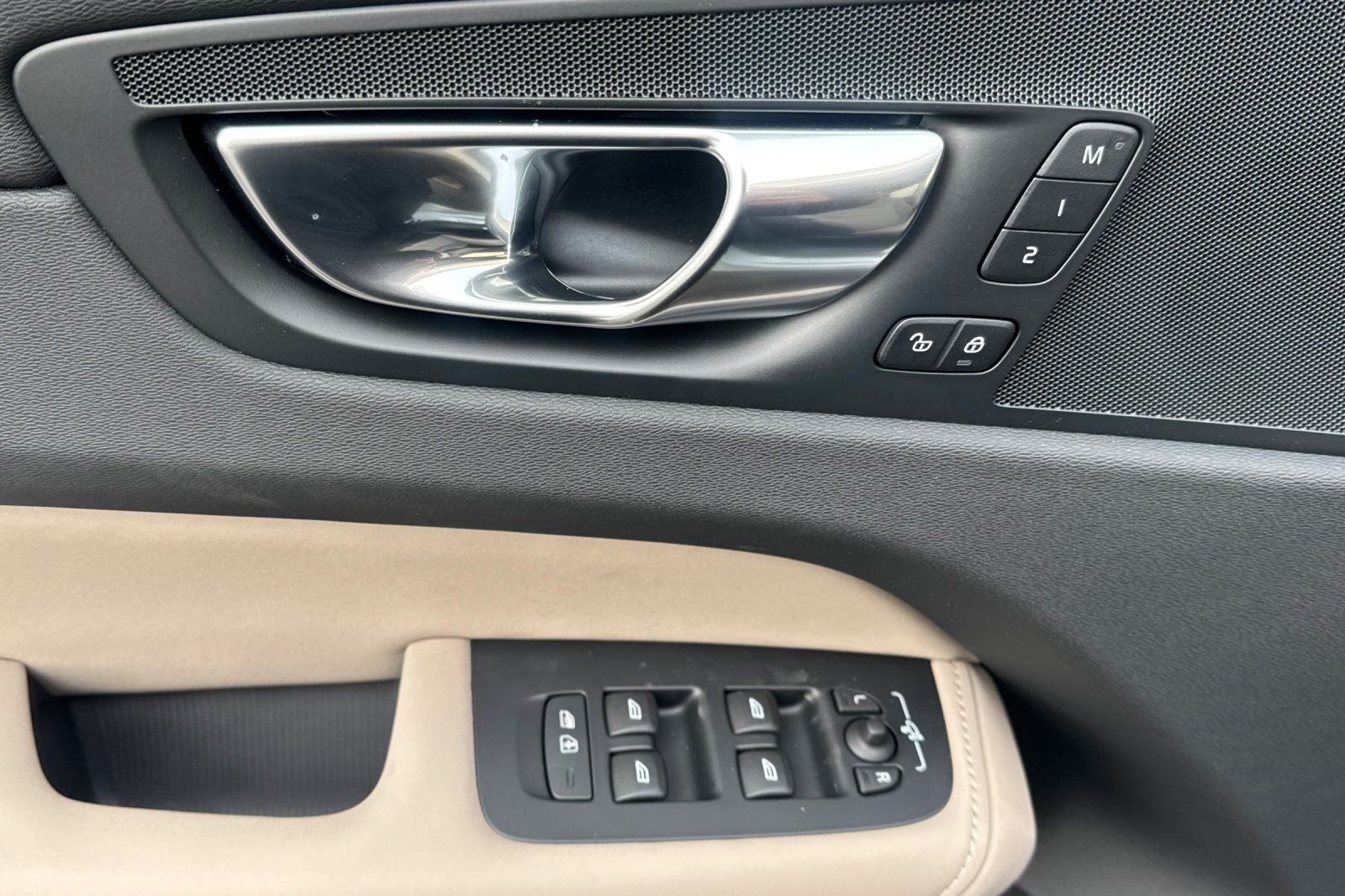 2026 Volvo XC60 Plug-In Hybrid T8 Plus