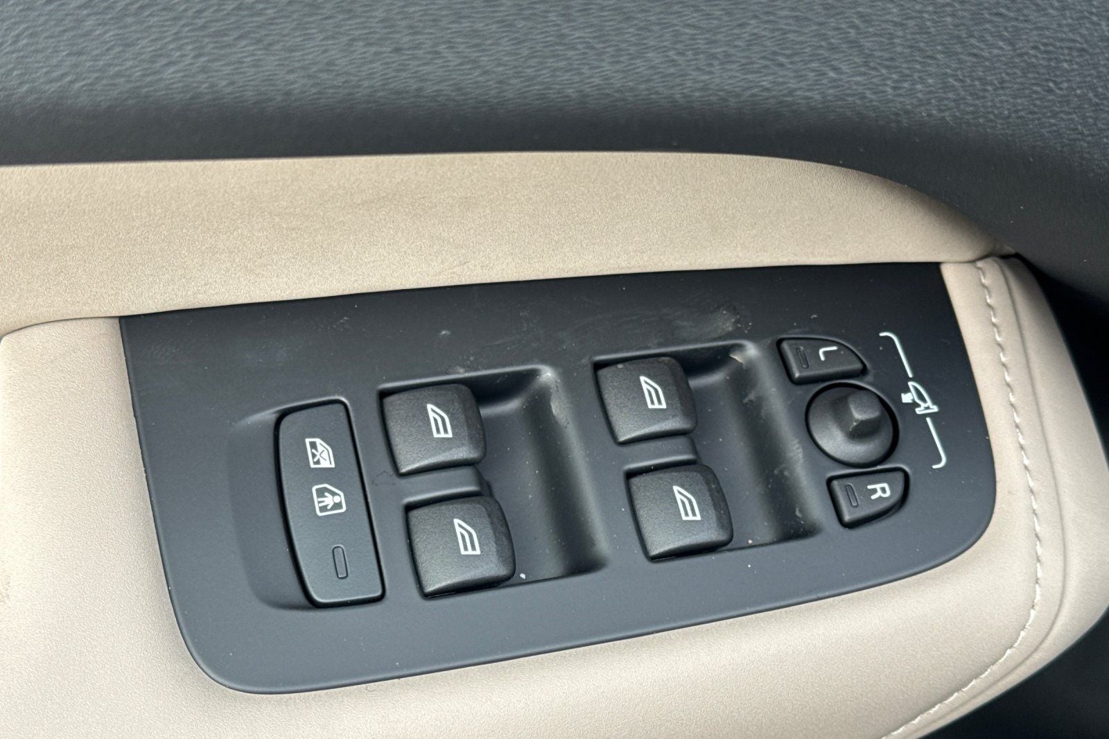 2026 Volvo XC60 Plug-In Hybrid T8 Plus