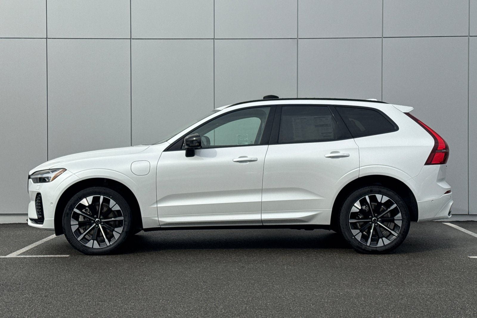 2026 Volvo XC60 Plug-In Hybrid T8 Plus