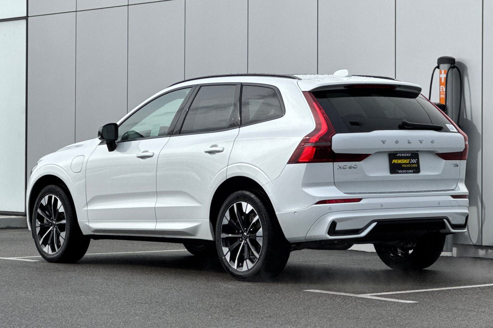 2026 Volvo XC60 Plug-In Hybrid T8 Plus