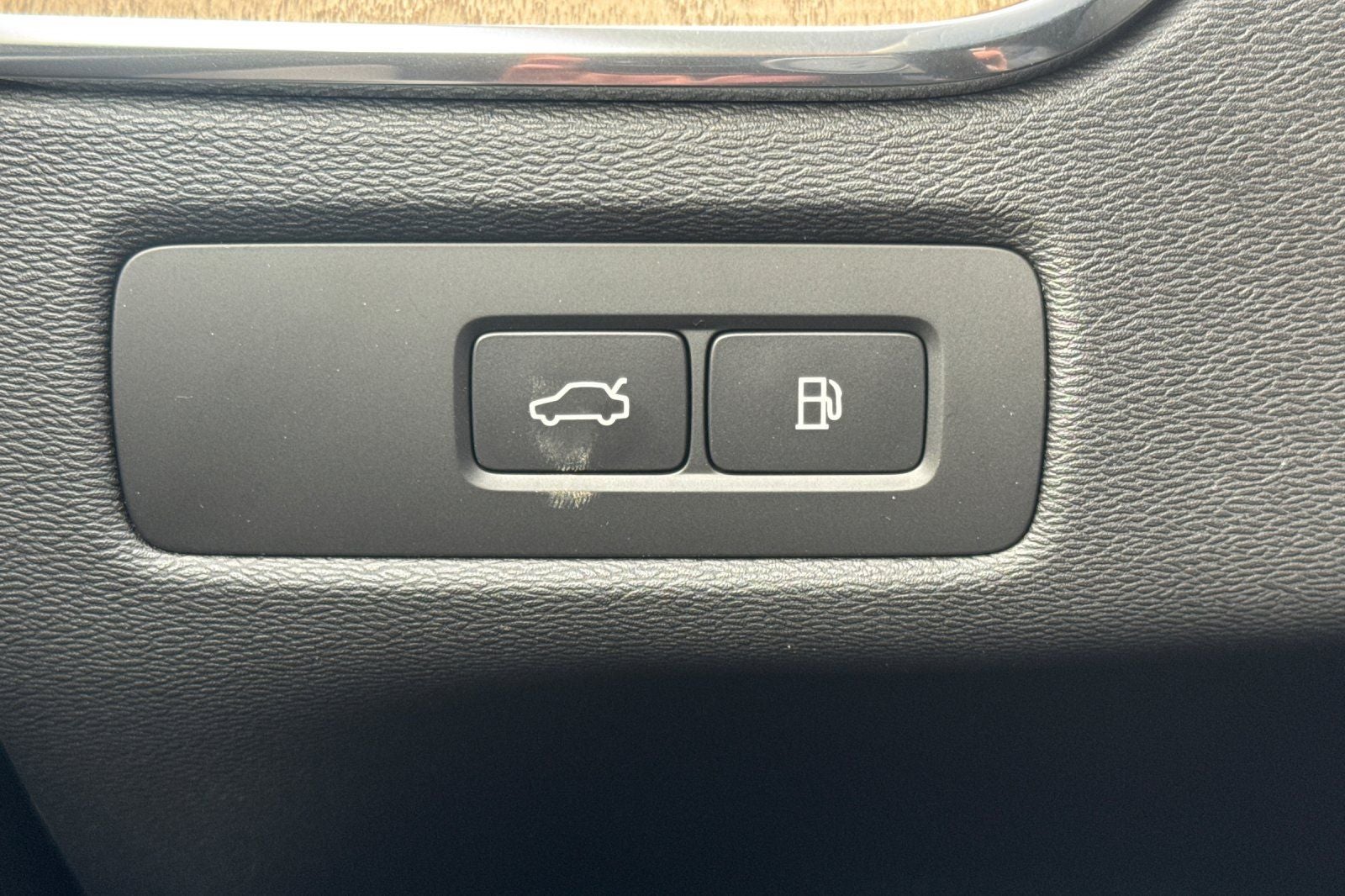 2026 Volvo XC60 Plug-In Hybrid T8 Plus