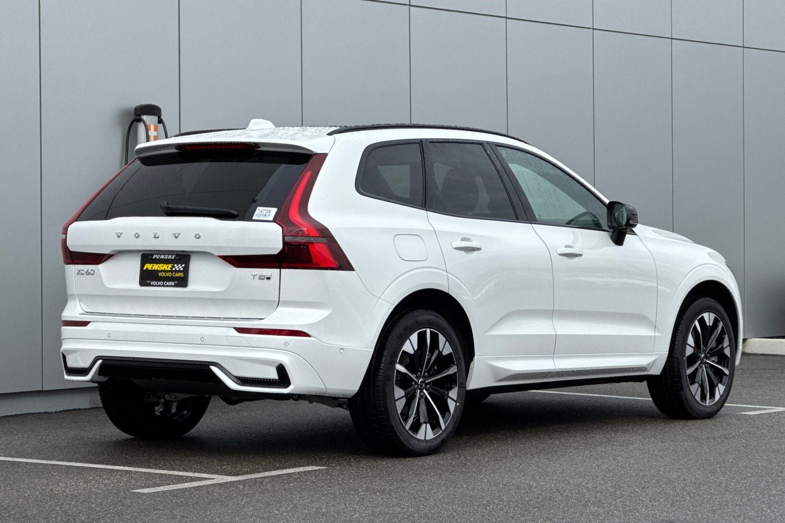 2026 Volvo XC60 Plug-In Hybrid T8 Plus