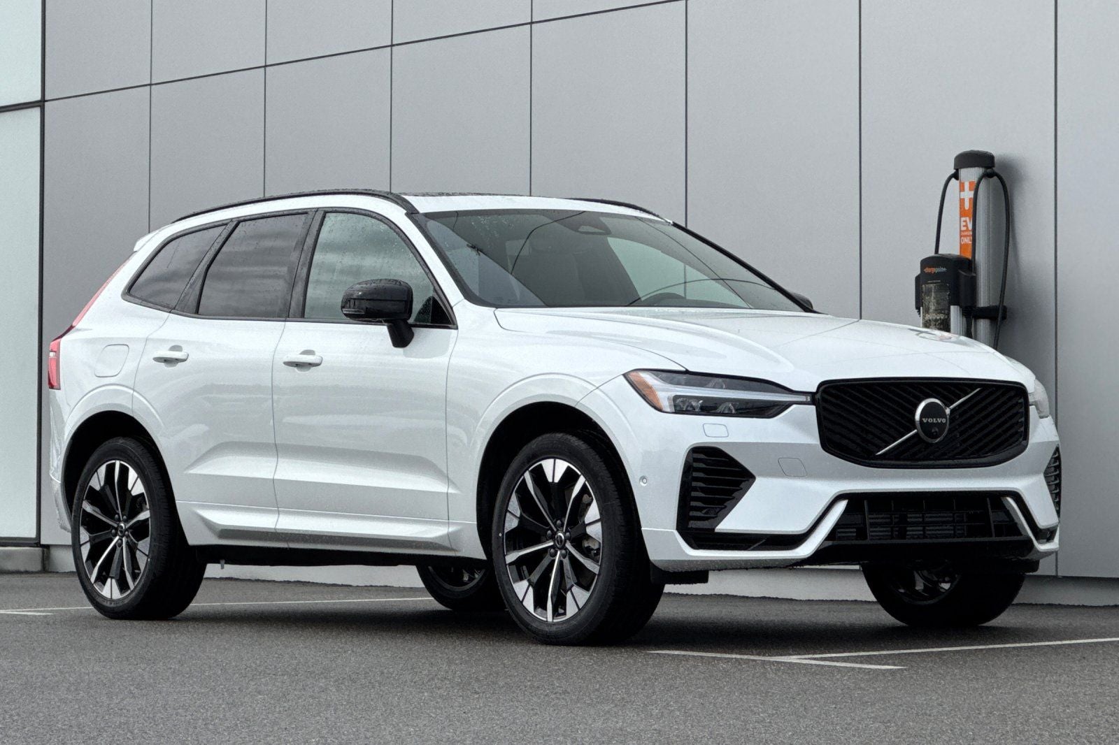 2026 Volvo XC60 Plug-In Hybrid T8 Plus
