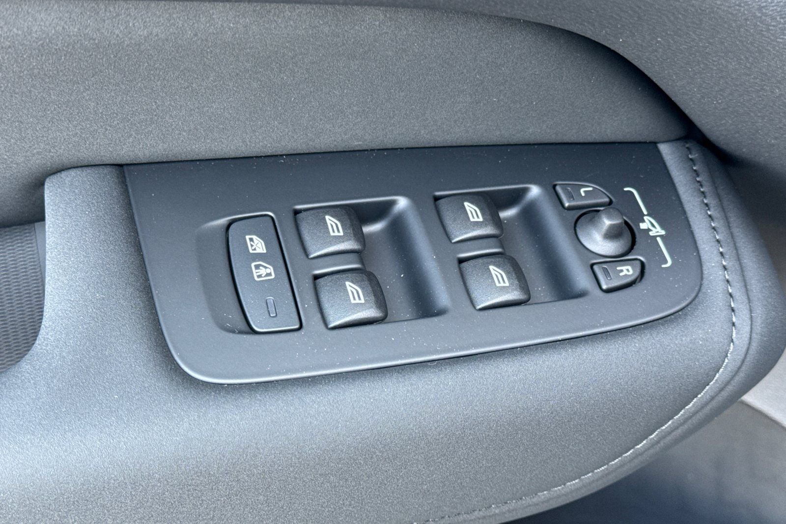 2026 Volvo XC60 Plug-In Hybrid T8 Plus