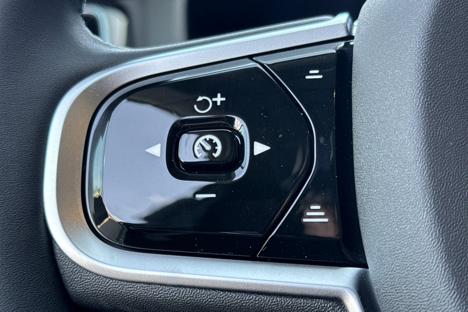 2026 Volvo XC60 Plug-In Hybrid T8 Plus