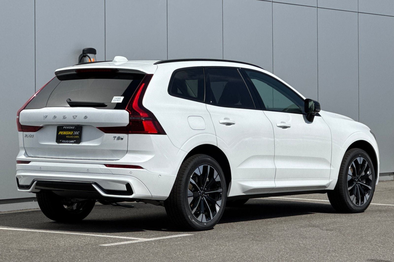 2026 Volvo XC60 Plug-In Hybrid T8 Plus