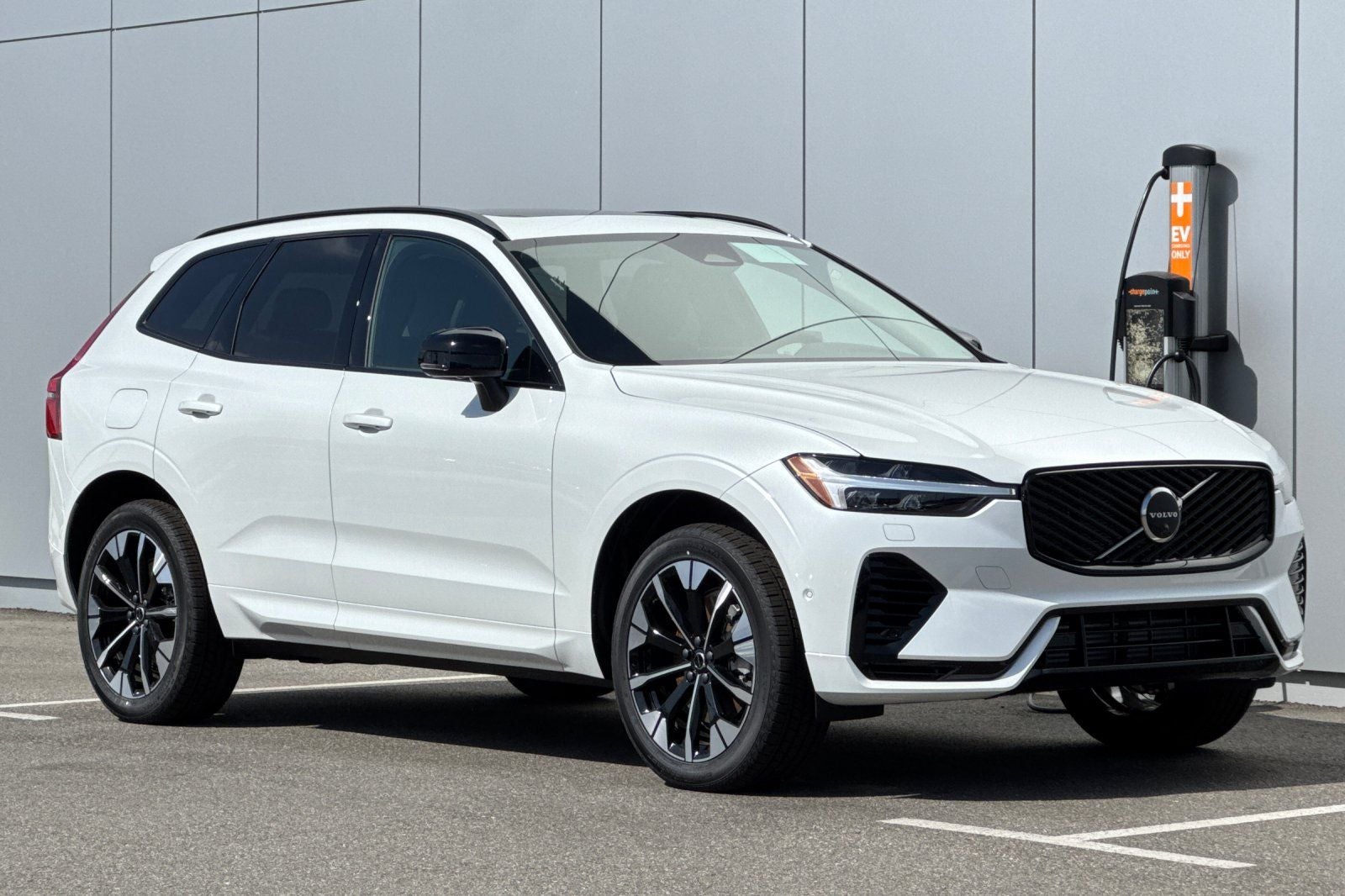 2026 Volvo XC60 Plug-In Hybrid T8 Plus