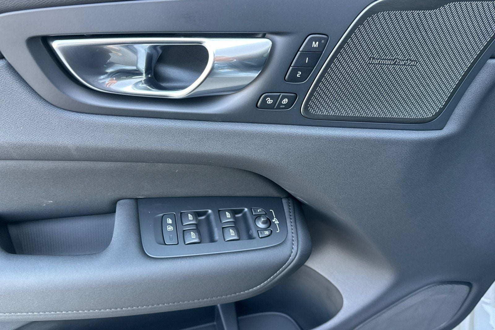2026 Volvo XC60 Plug-In Hybrid T8 Plus