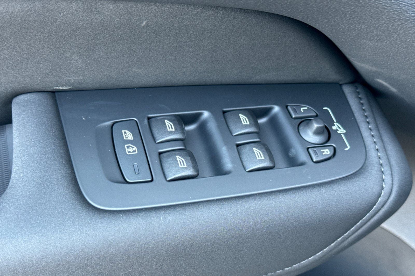 2026 Volvo XC60 Plug-In Hybrid T8 Plus