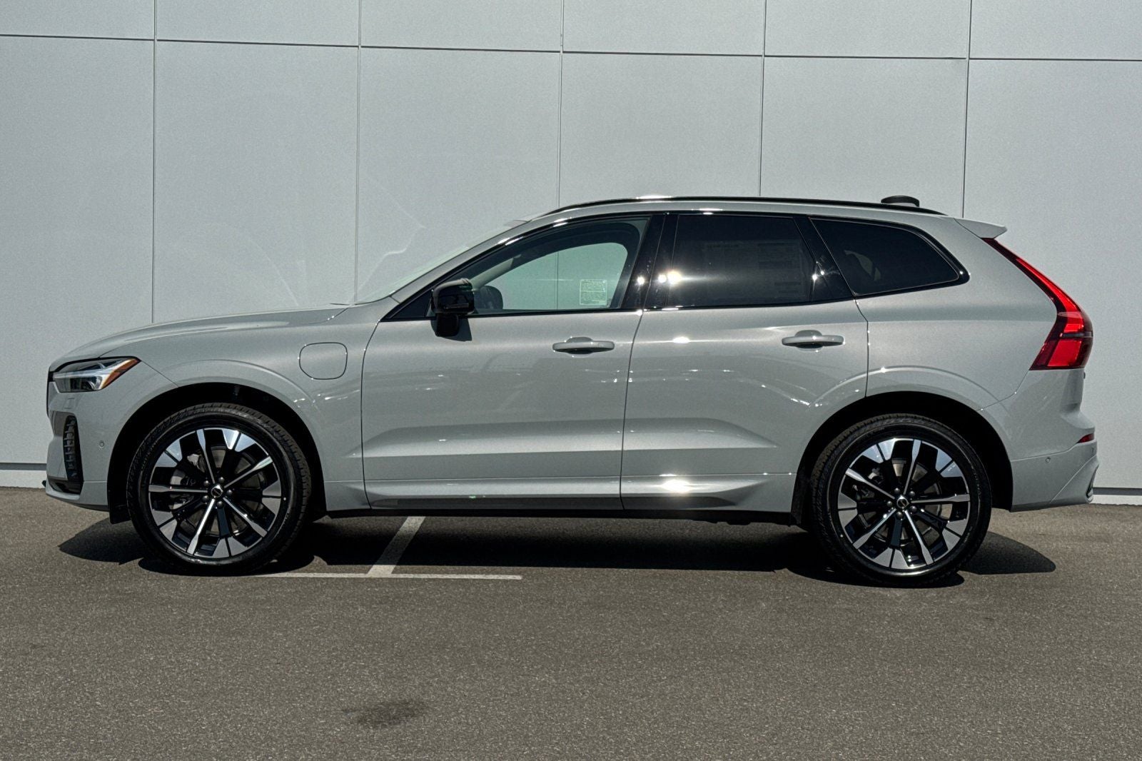 2026 Volvo XC60 Plug-In Hybrid T8 Plus