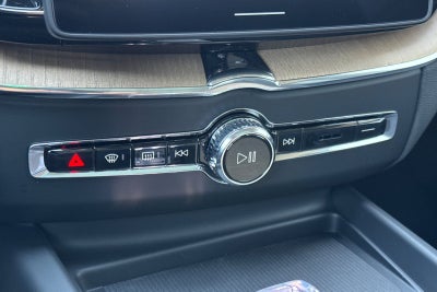 2026 Volvo XC60 Plug-In Hybrid T8 Plus