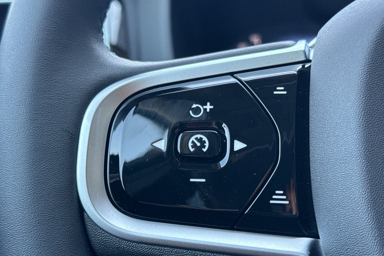 2026 Volvo XC60 Plug-In Hybrid T8 Plus