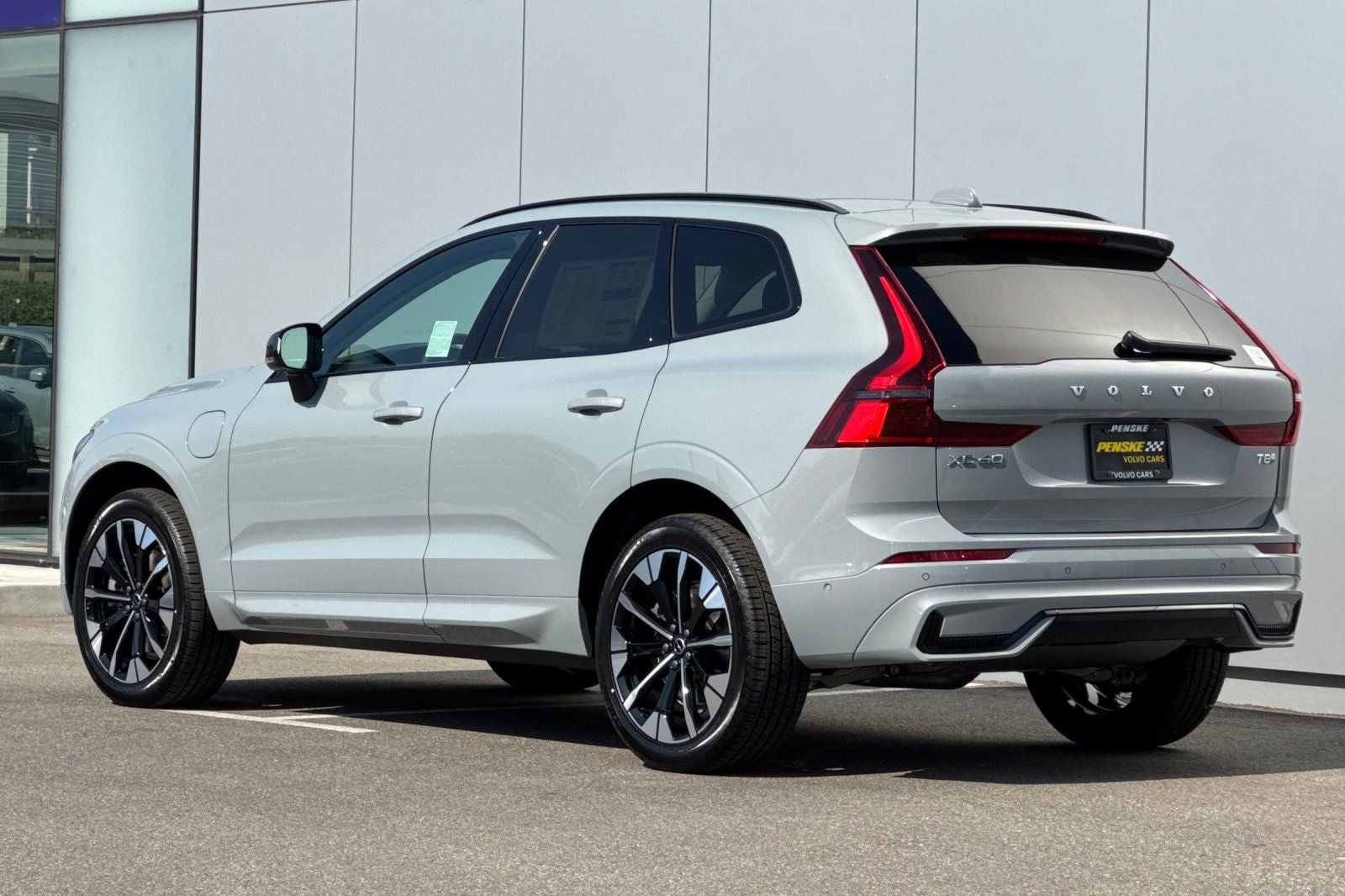 2026 Volvo XC60 Plug-In Hybrid T8 Plus