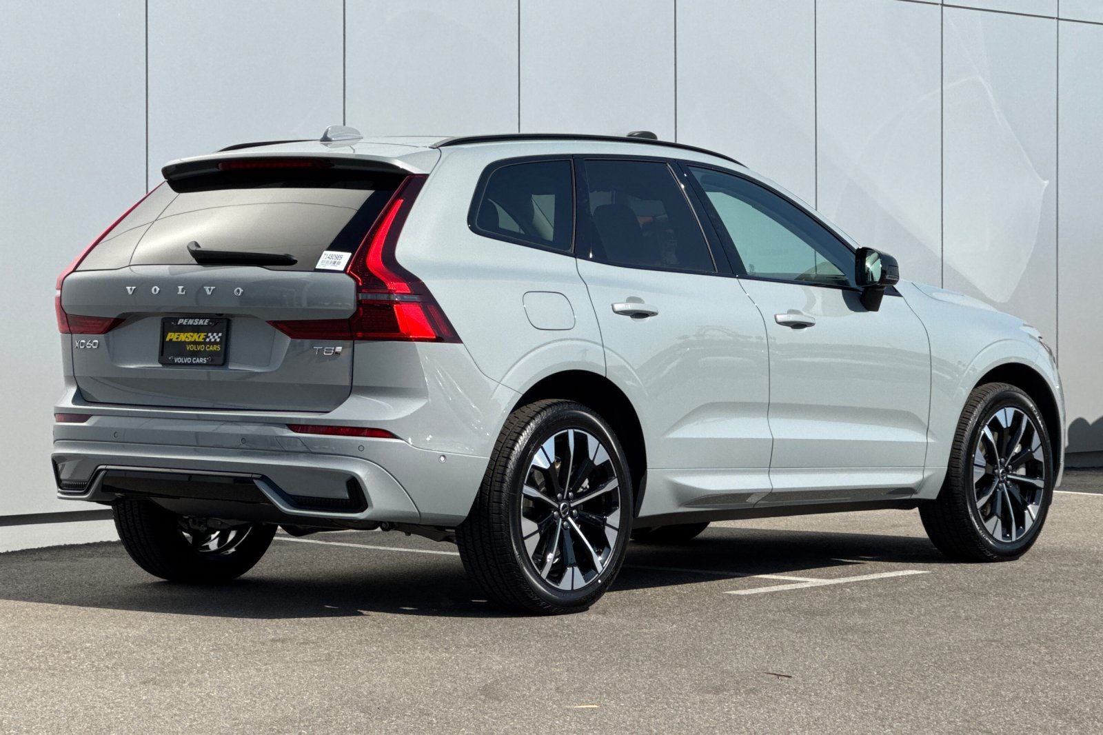 2026 Volvo XC60 Plug-In Hybrid T8 Plus