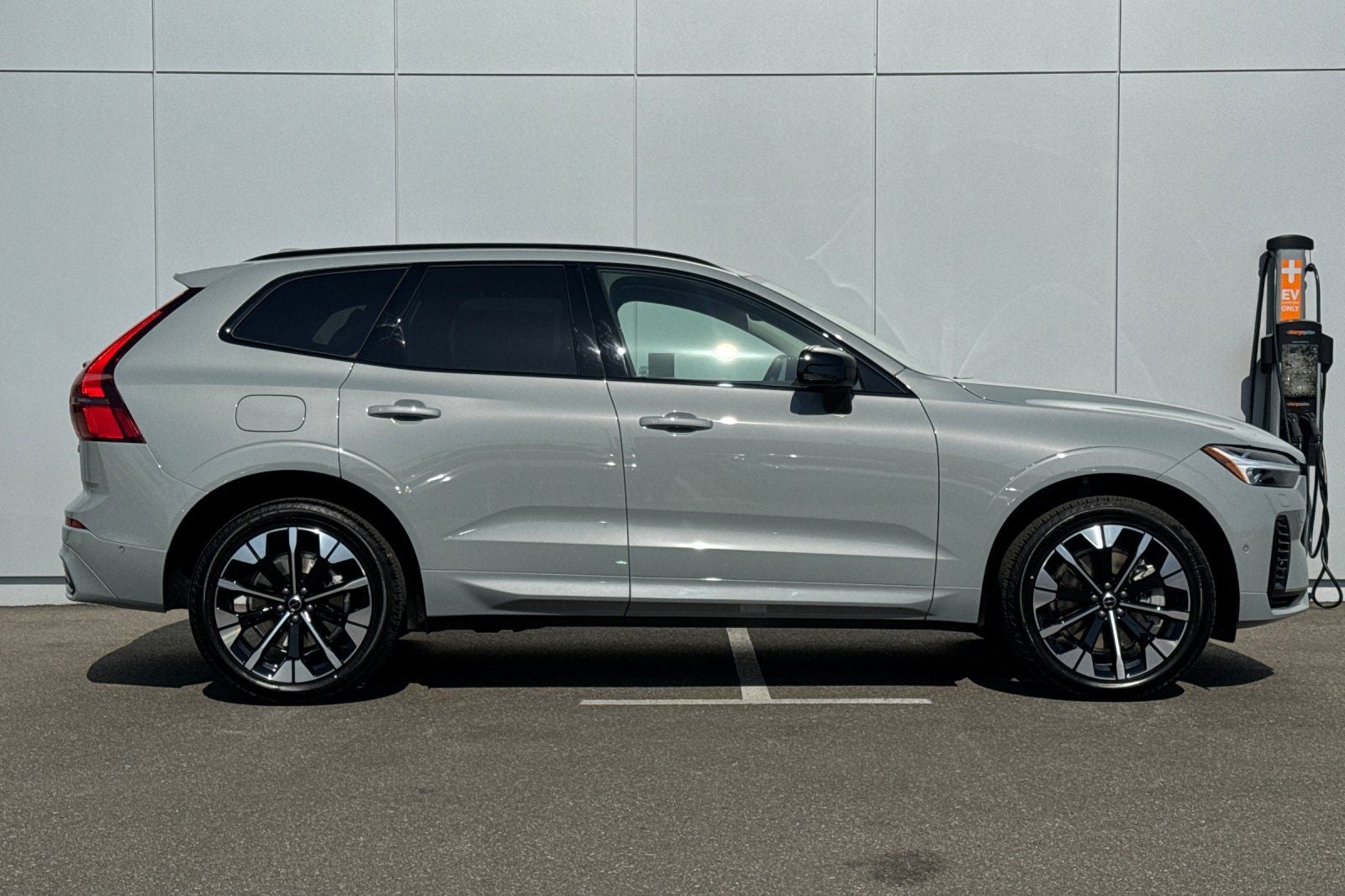 2026 Volvo XC60 Plug-In Hybrid T8 Plus