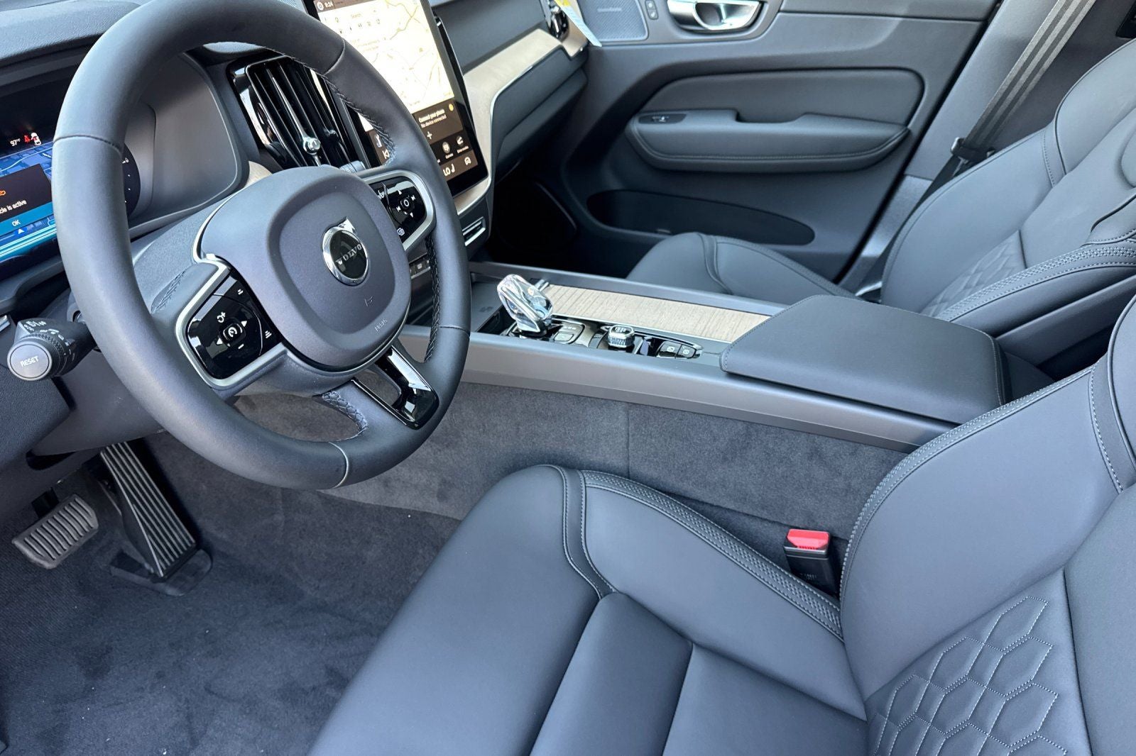 2026 Volvo XC60 Plug-In Hybrid T8 Plus