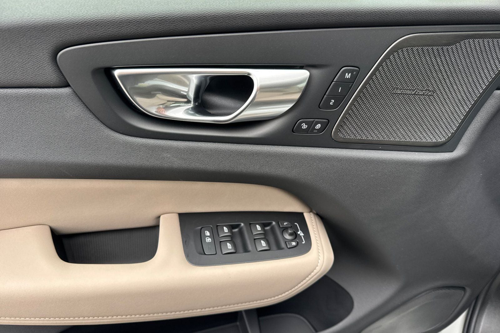 2026 Volvo XC60 Plug-In Hybrid T8 Plus