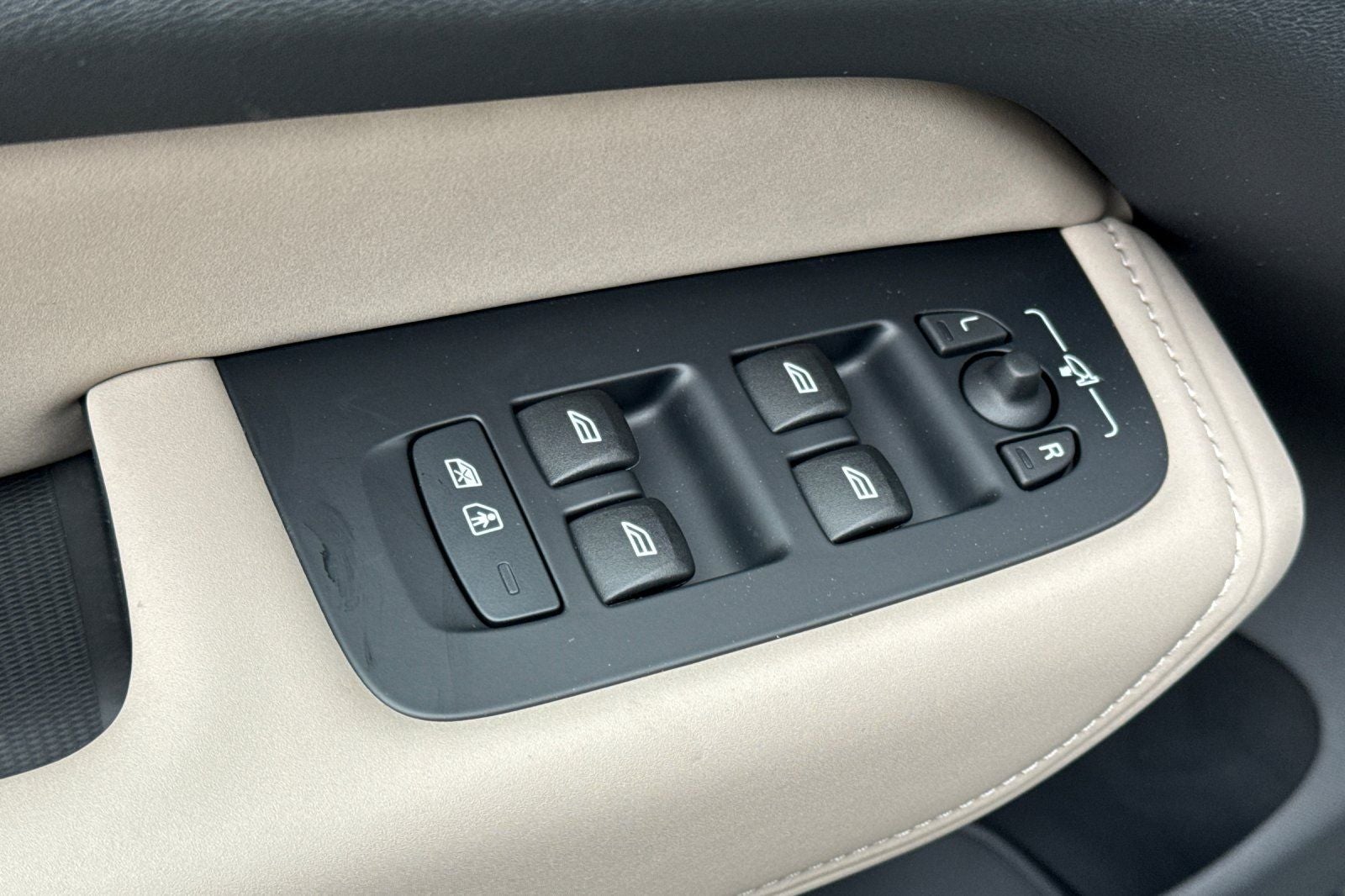 2026 Volvo XC60 Plug-In Hybrid T8 Plus