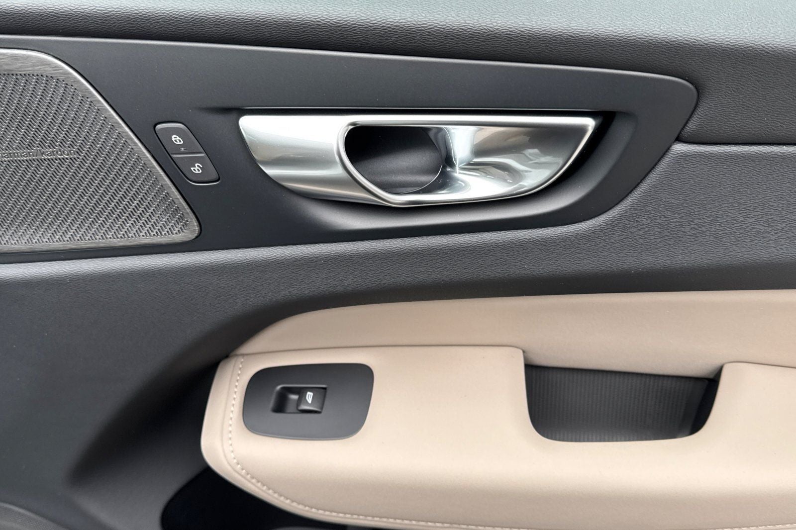 2026 Volvo XC60 Plug-In Hybrid T8 Plus