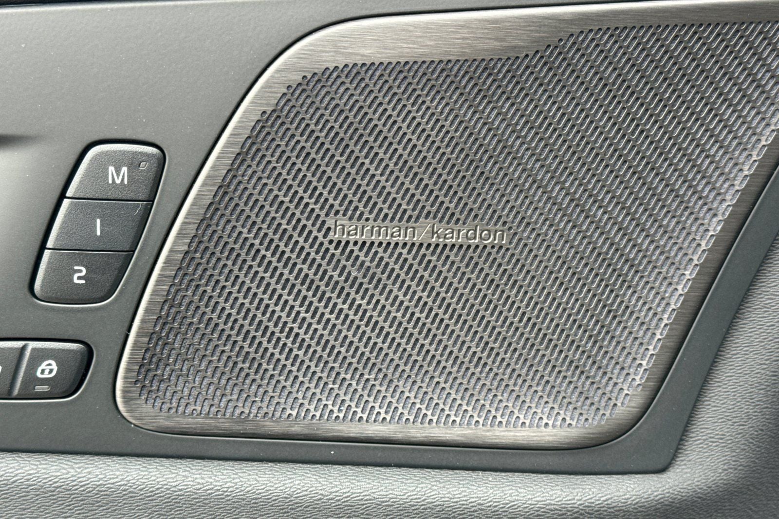 2026 Volvo XC60 Plug-In Hybrid T8 Plus