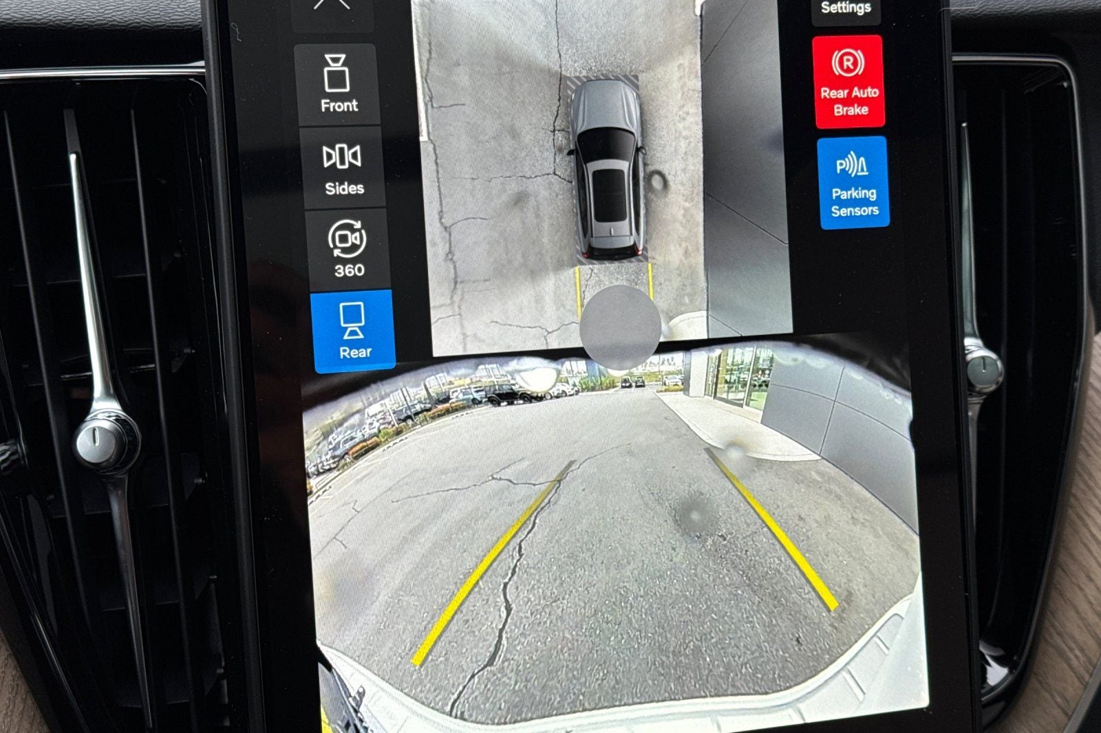 2026 Volvo XC60 Plug-In Hybrid T8 Plus