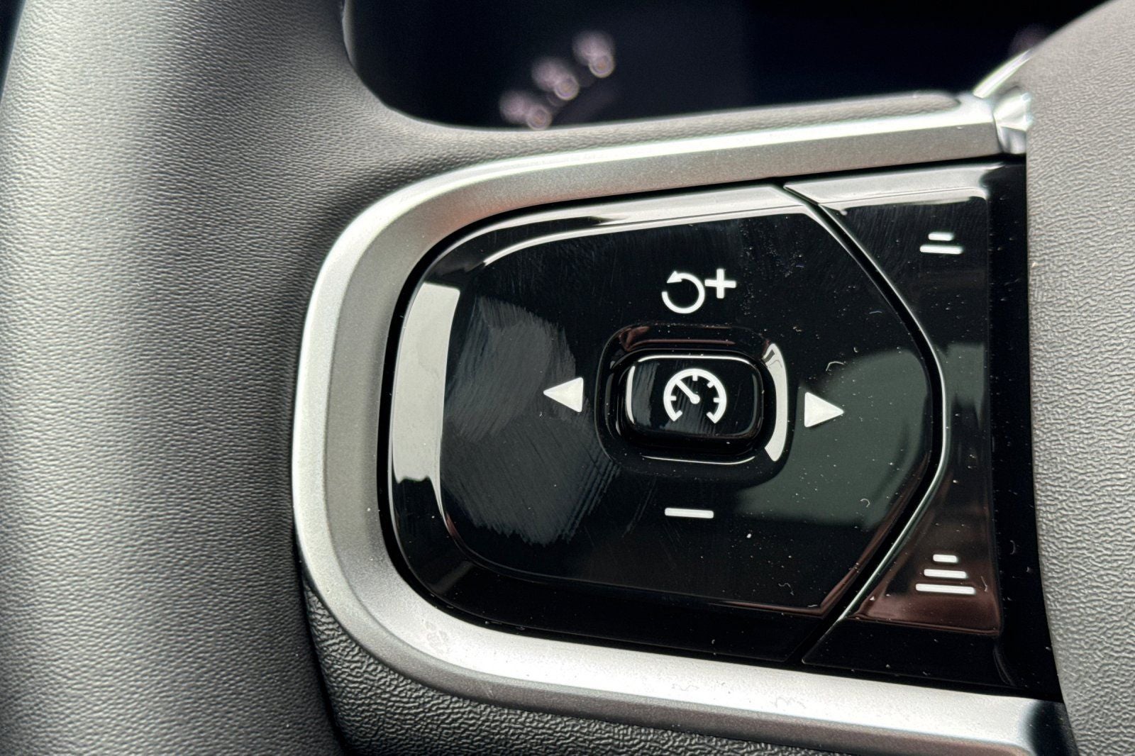 2026 Volvo XC60 Plug-In Hybrid T8 Plus