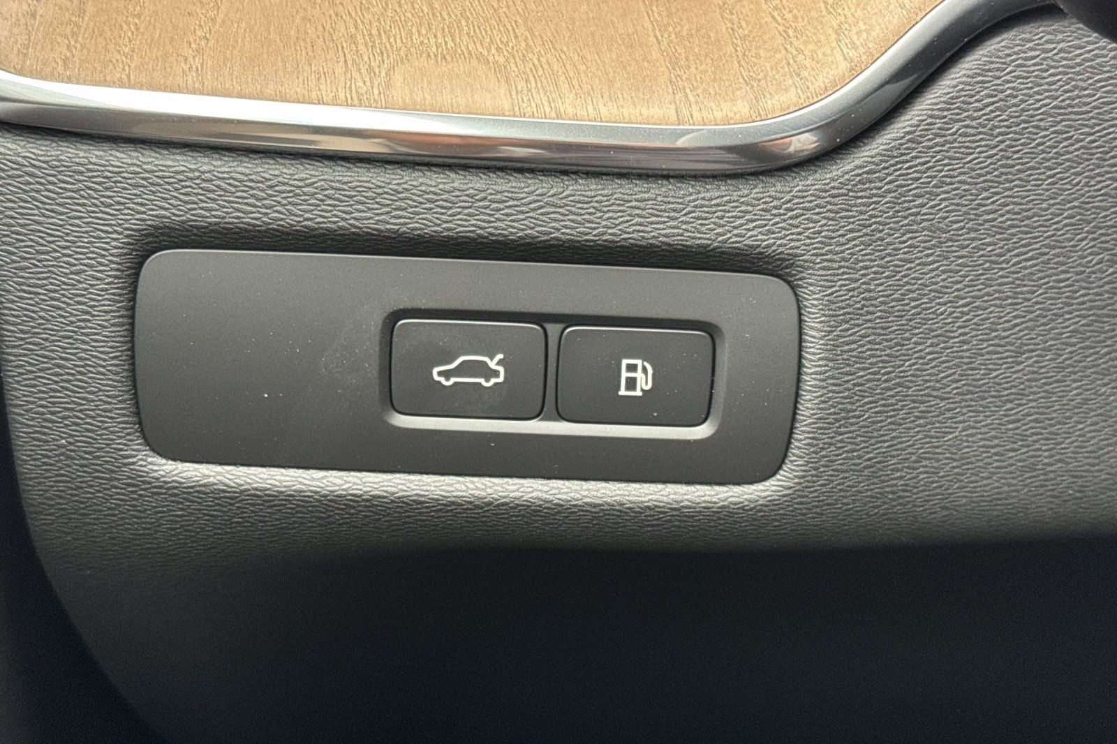 2026 Volvo XC60 Plug-In Hybrid T8 Plus