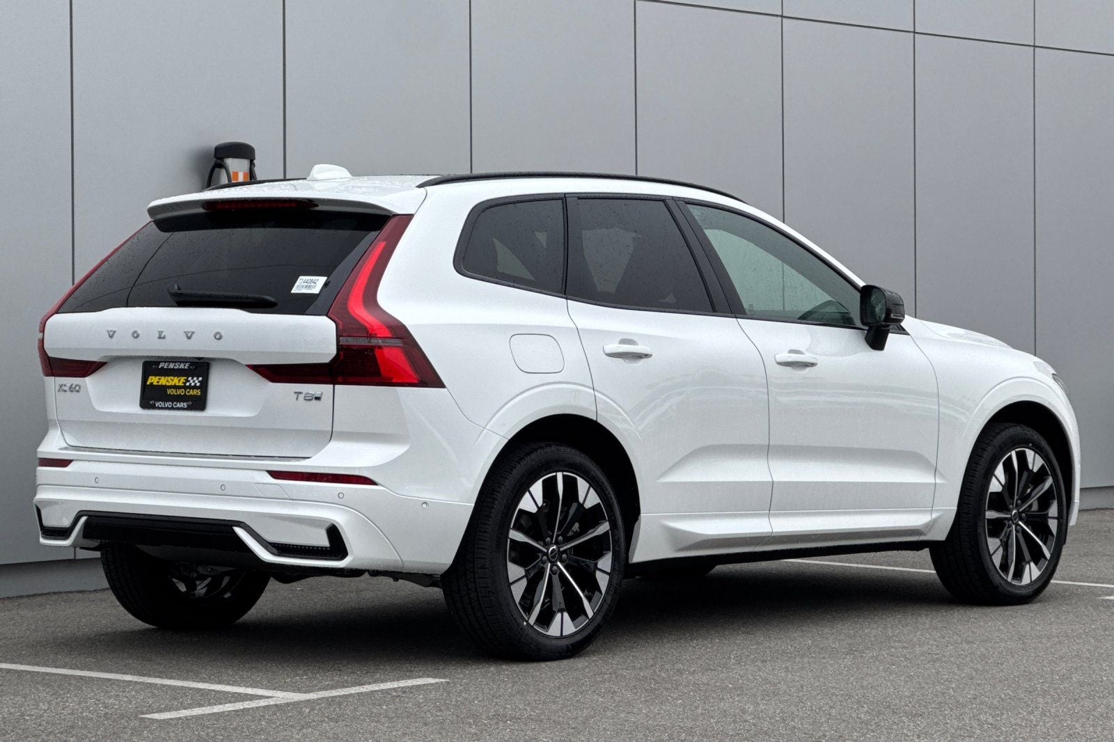 2026 Volvo XC60 Plug-In Hybrid T8 Plus