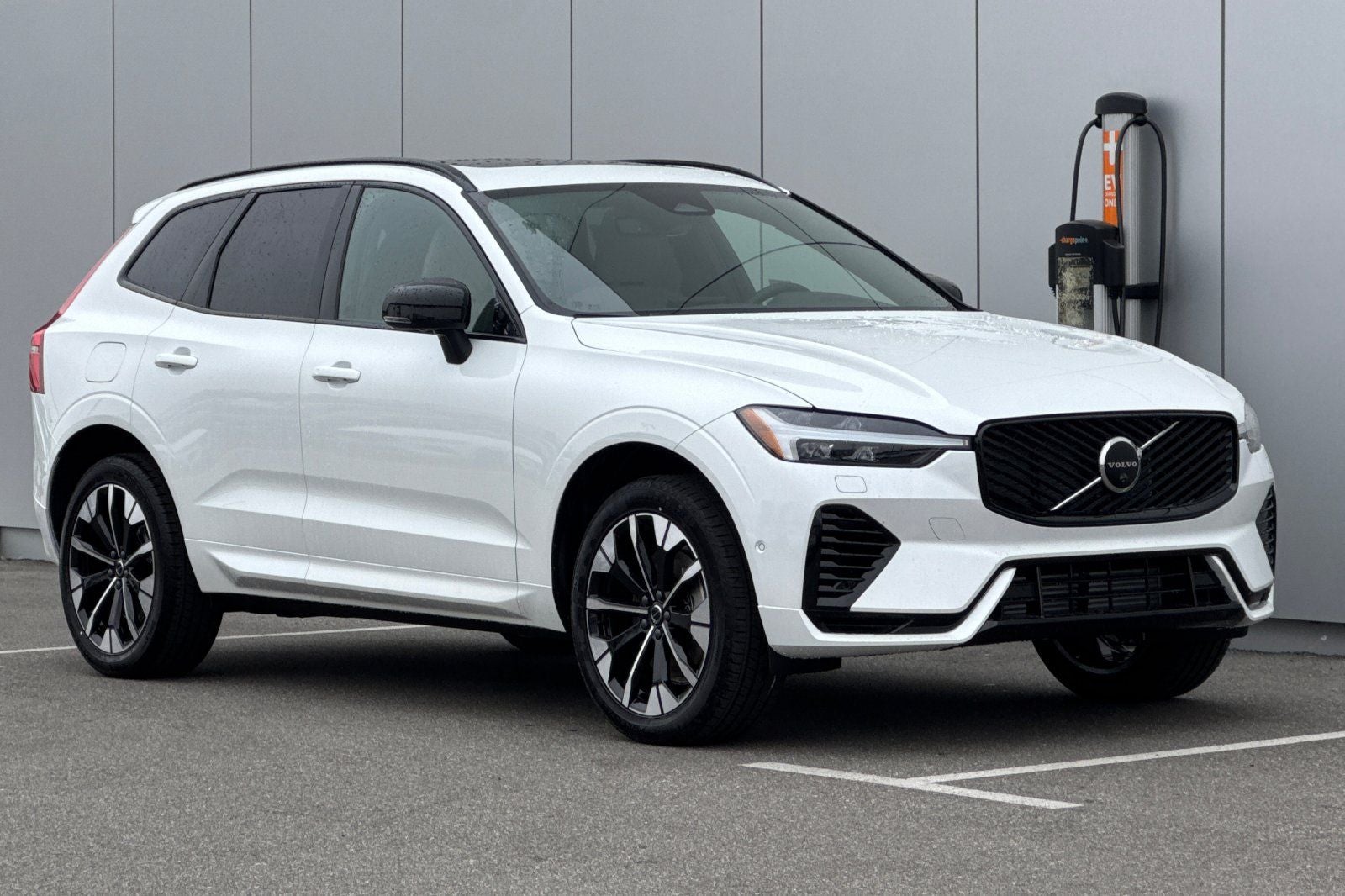 2026 Volvo XC60 Plug-In Hybrid T8 Plus