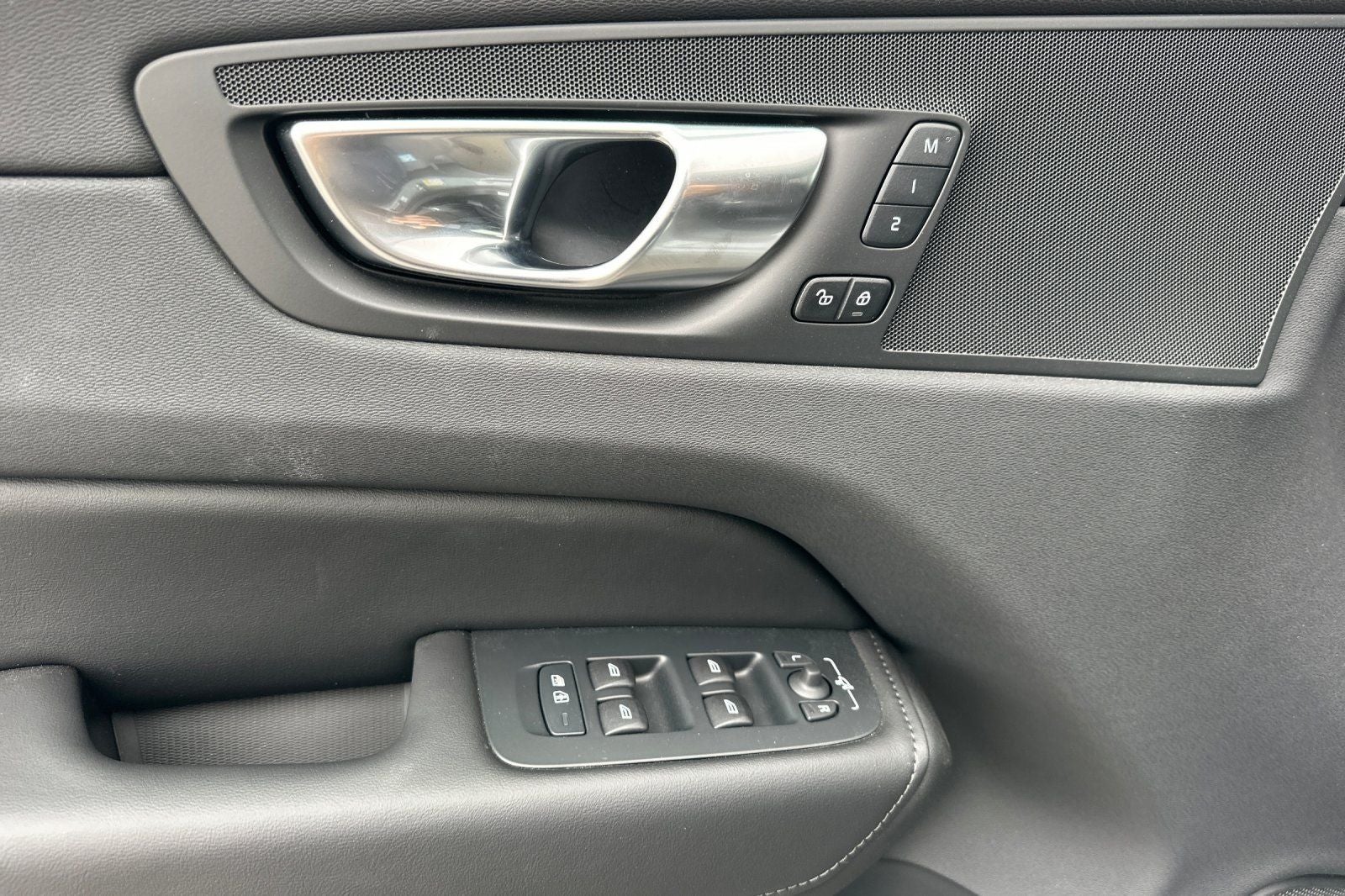 2025 Volvo XC60 Plug-In Hybrid T8 Plus