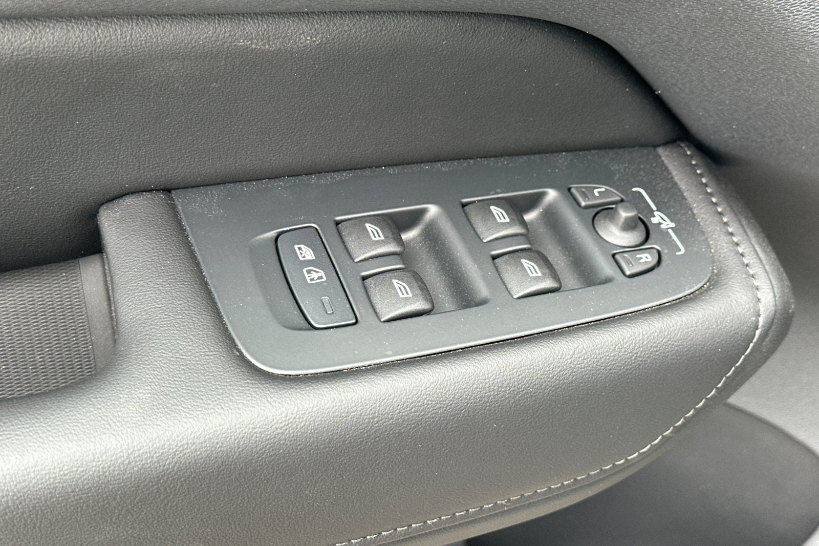 2025 Volvo XC60 Plug-In Hybrid T8 Plus