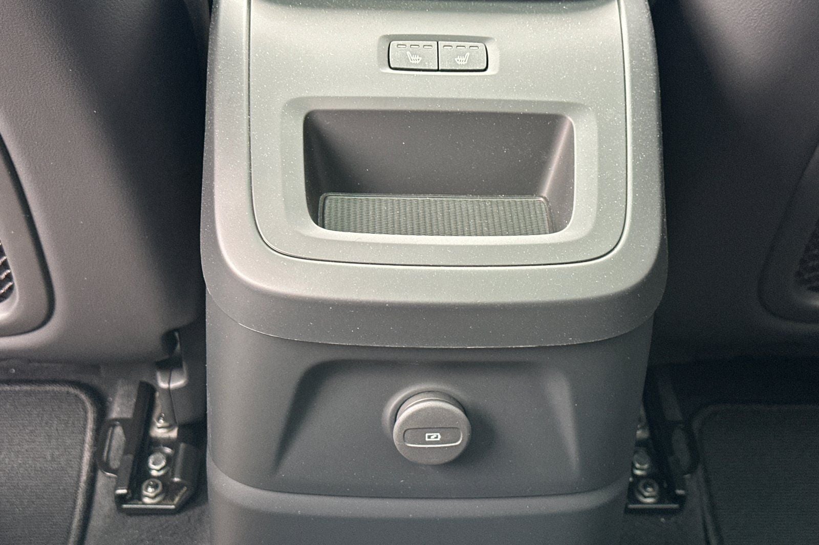 2025 Volvo XC60 Plug-In Hybrid T8 Plus