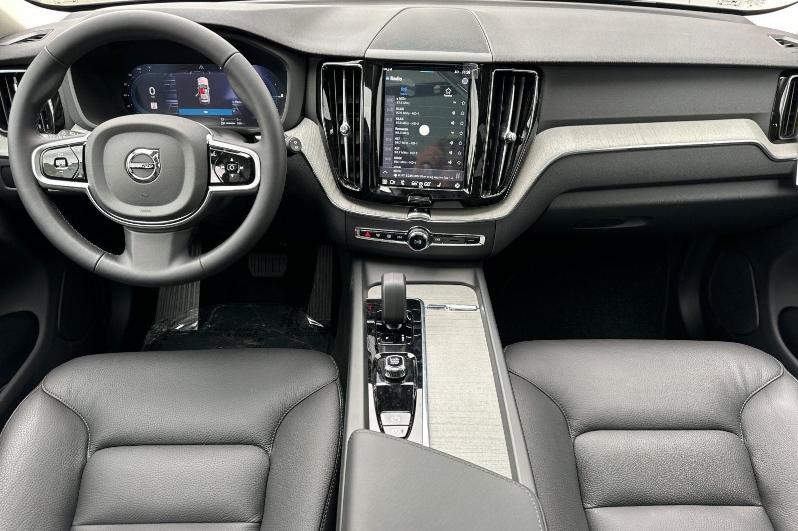 2025 Volvo XC60 Plug-In Hybrid T8 Plus