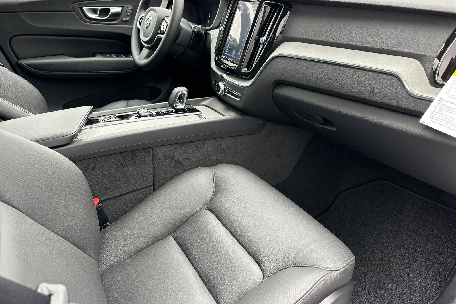 2025 Volvo XC60 Plug-In Hybrid T8 Plus