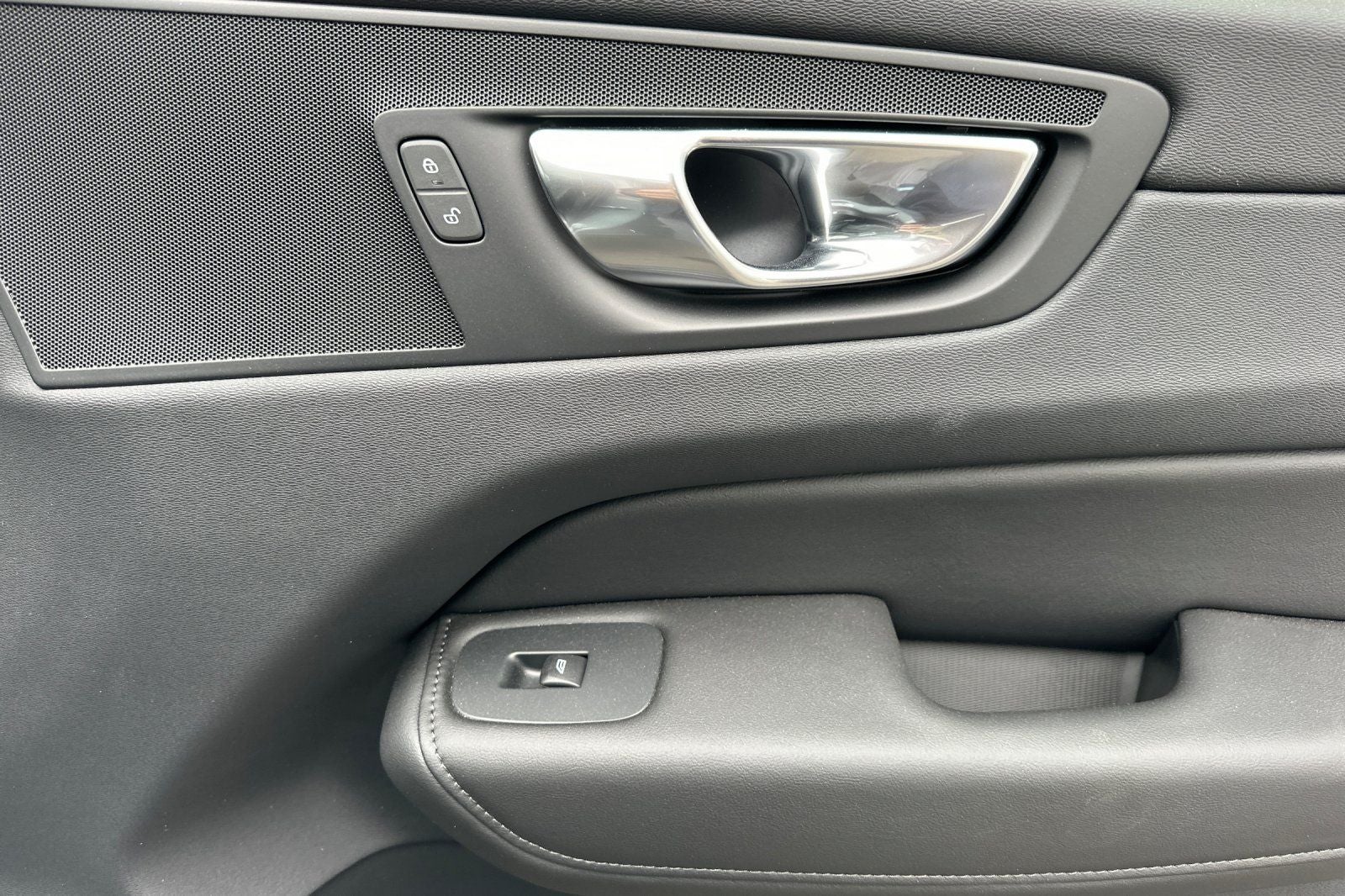 2025 Volvo XC60 Plug-In Hybrid T8 Plus