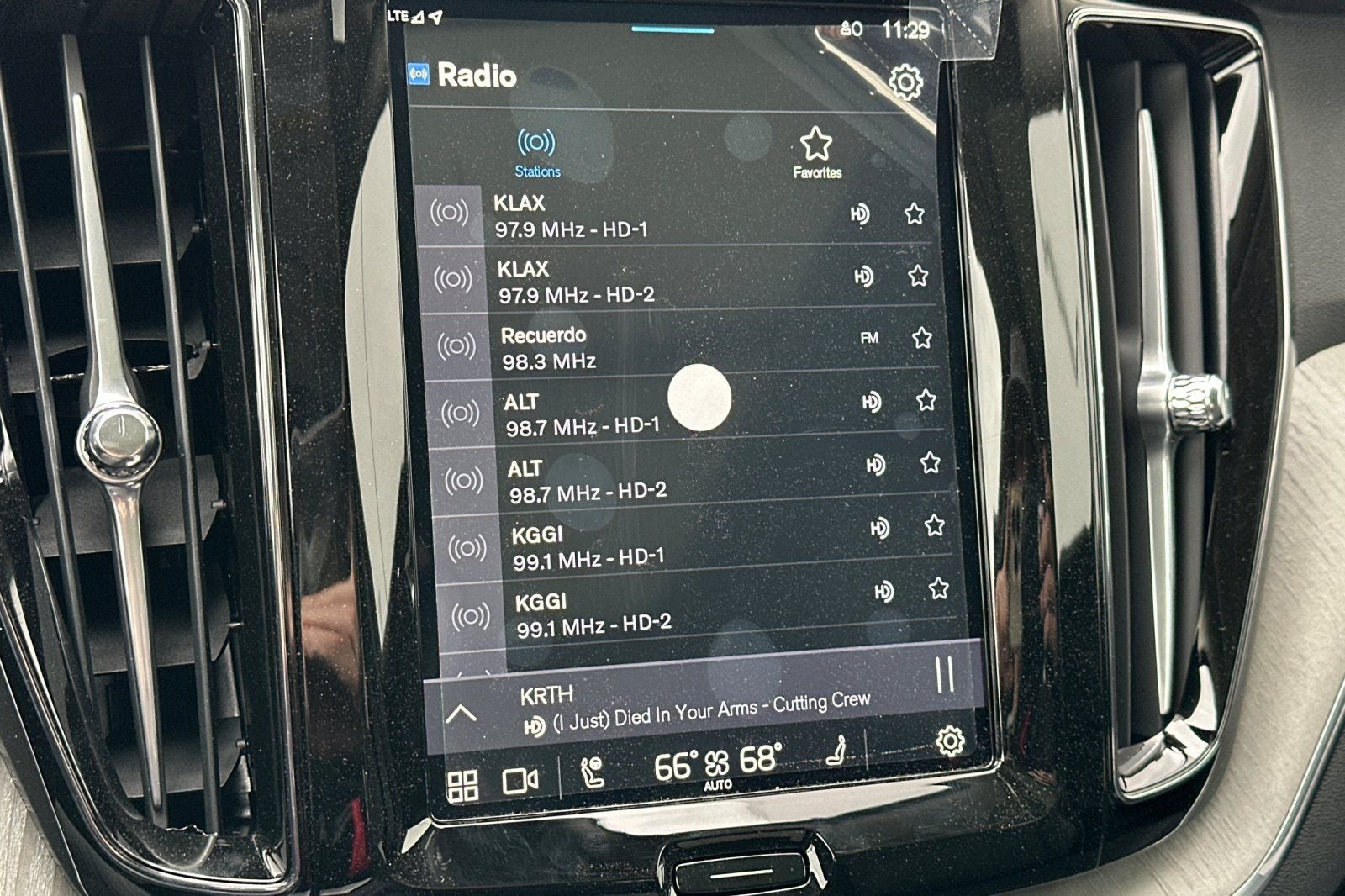 2025 Volvo XC60 Plug-In Hybrid T8 Plus