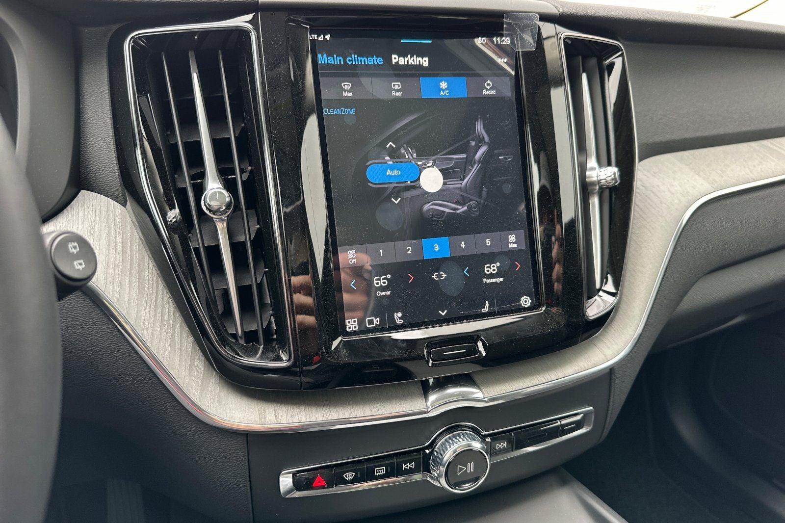 2025 Volvo XC60 Plug-In Hybrid T8 Plus