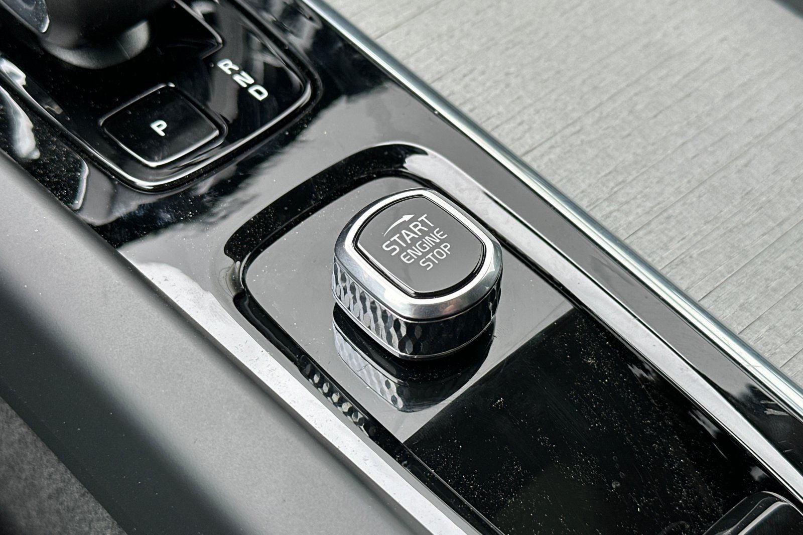 2025 Volvo XC60 Plug-In Hybrid T8 Plus