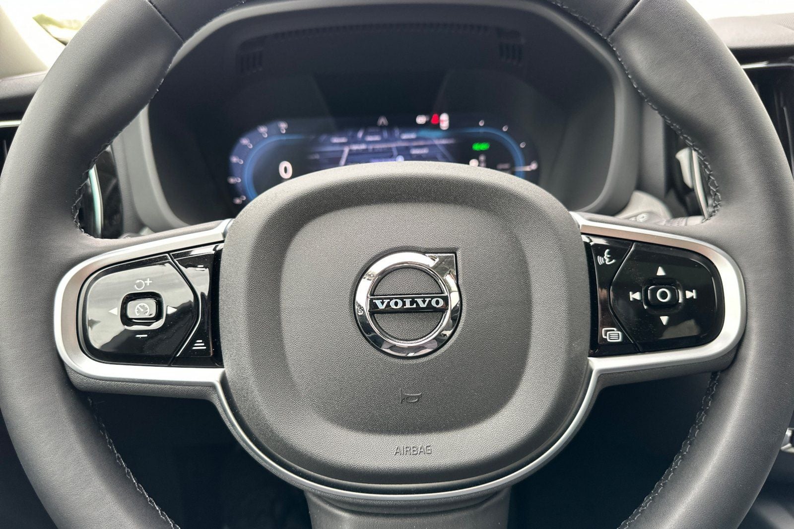 2025 Volvo XC60 Plug-In Hybrid T8 Plus