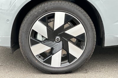 2025 Volvo XC60 Plug-In Hybrid T8 Plus