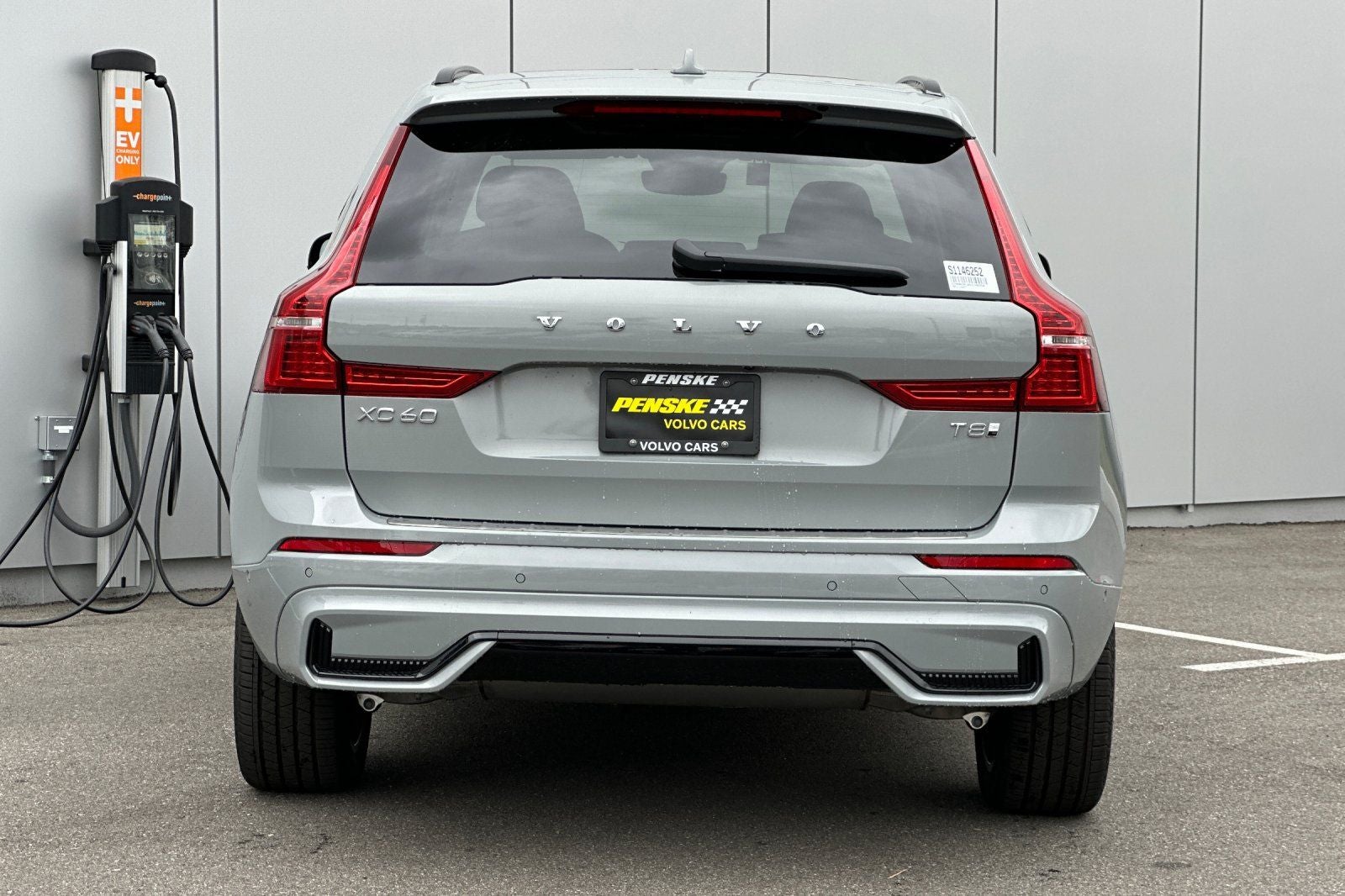 2025 Volvo XC60 Plug-In Hybrid T8 Plus