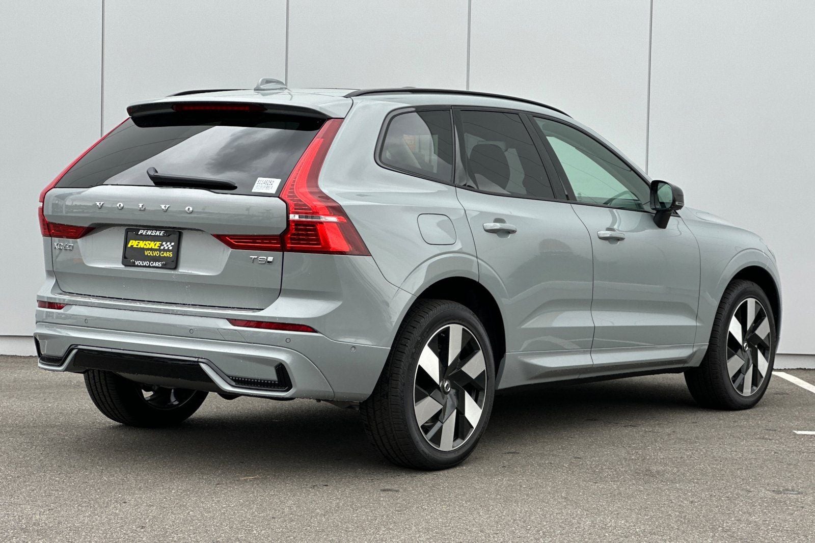 2025 Volvo XC60 Plug-In Hybrid T8 Plus