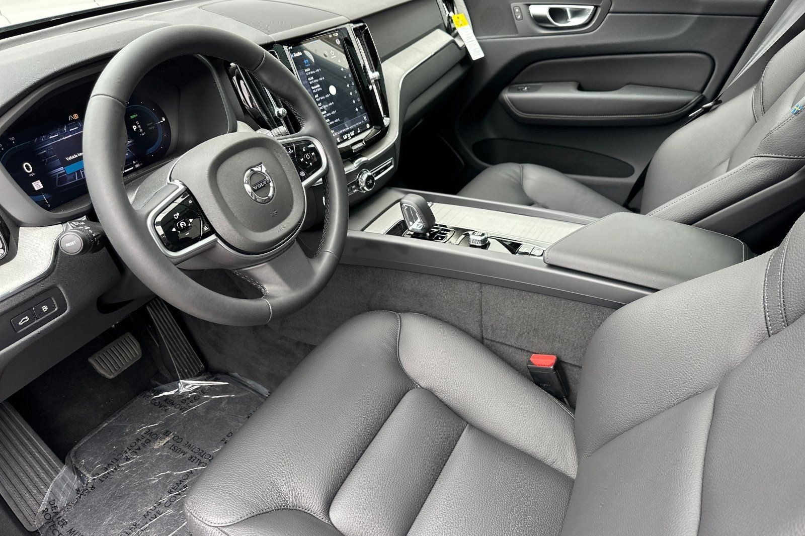 2025 Volvo XC60 Plug-In Hybrid T8 Plus