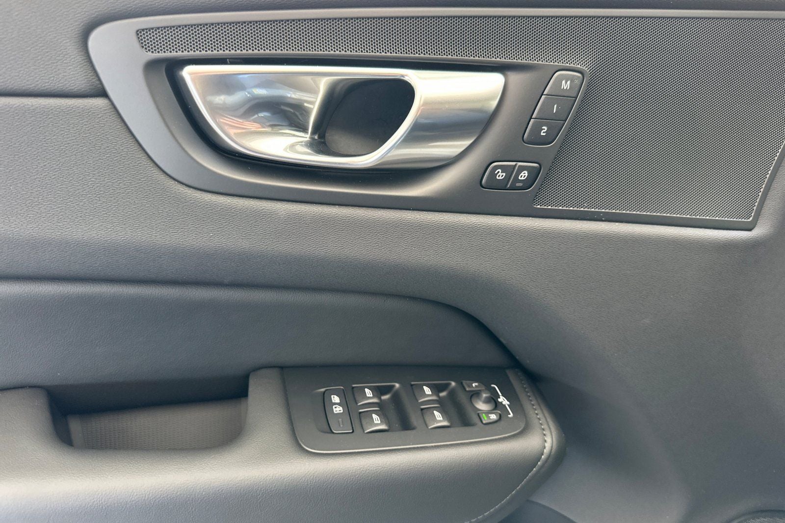 2025 Volvo XC60 Plug-In Hybrid T8 Plus