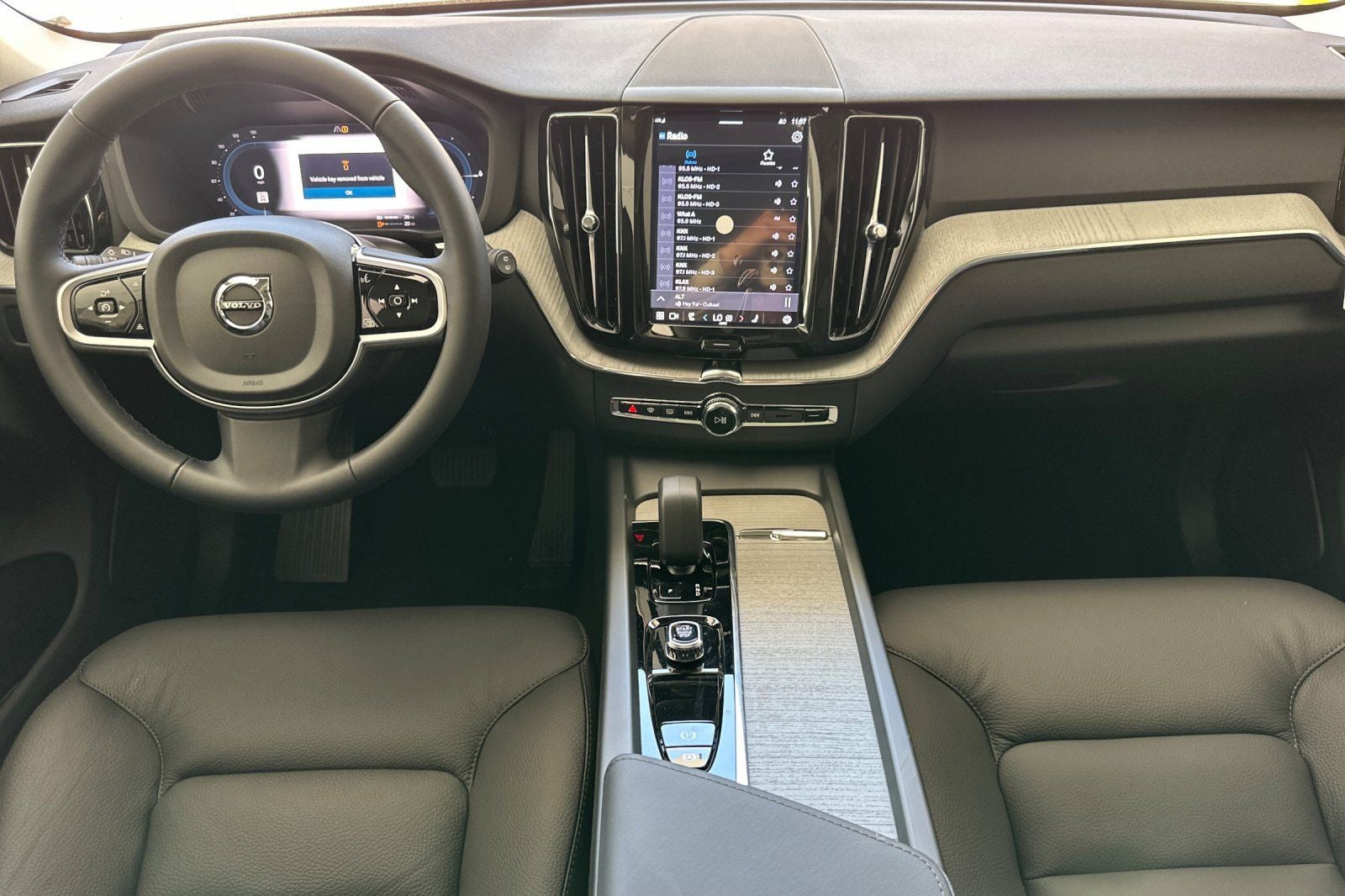 2025 Volvo XC60 Plug-In Hybrid T8 Plus