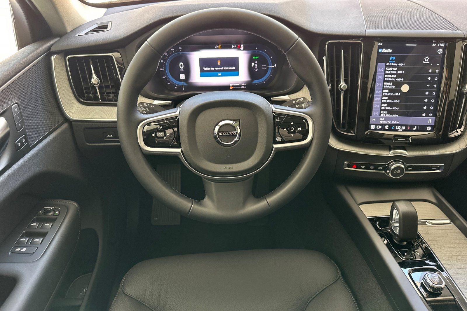 2025 Volvo XC60 Plug-In Hybrid T8 Plus