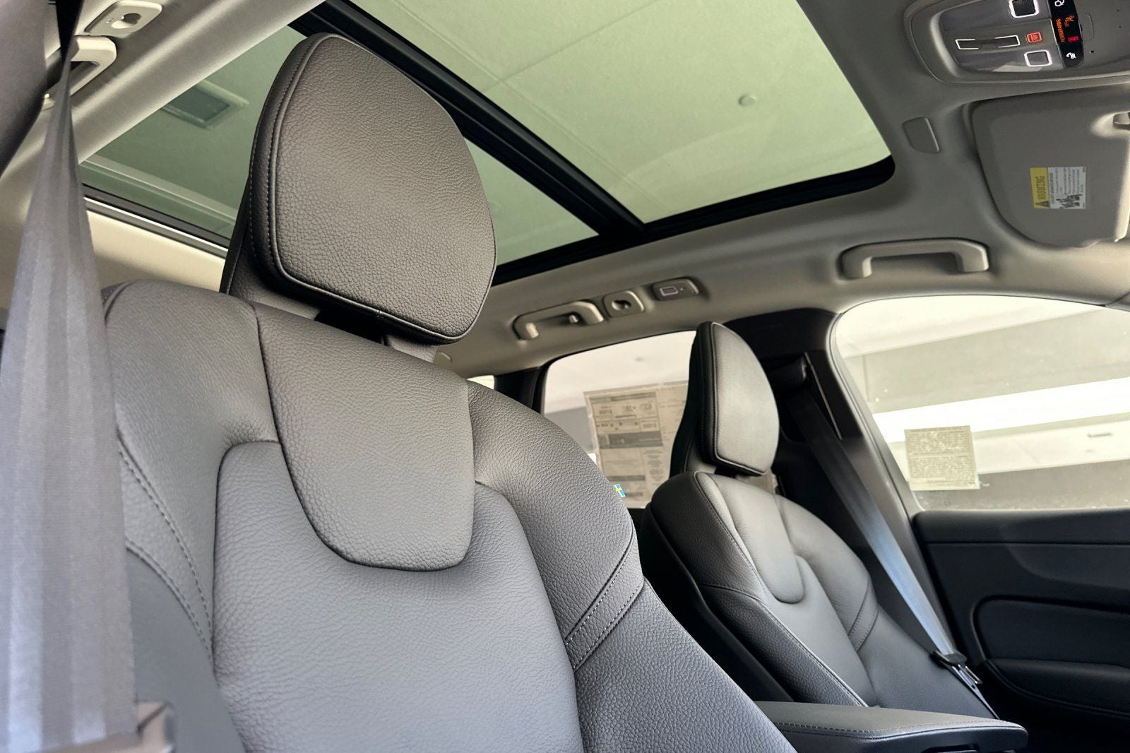 2025 Volvo XC60 Plug-In Hybrid T8 Plus