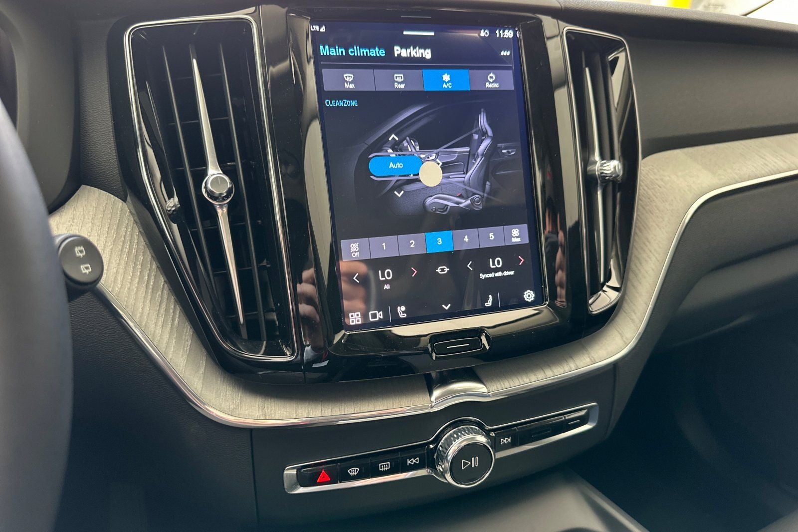 2025 Volvo XC60 Plug-In Hybrid T8 Plus